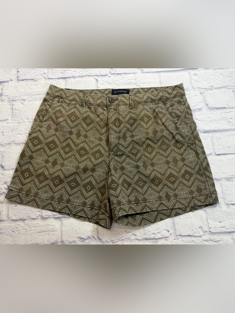 Banana Republic Olive Geometric Flat-Front Women's Shorts. Size 10
